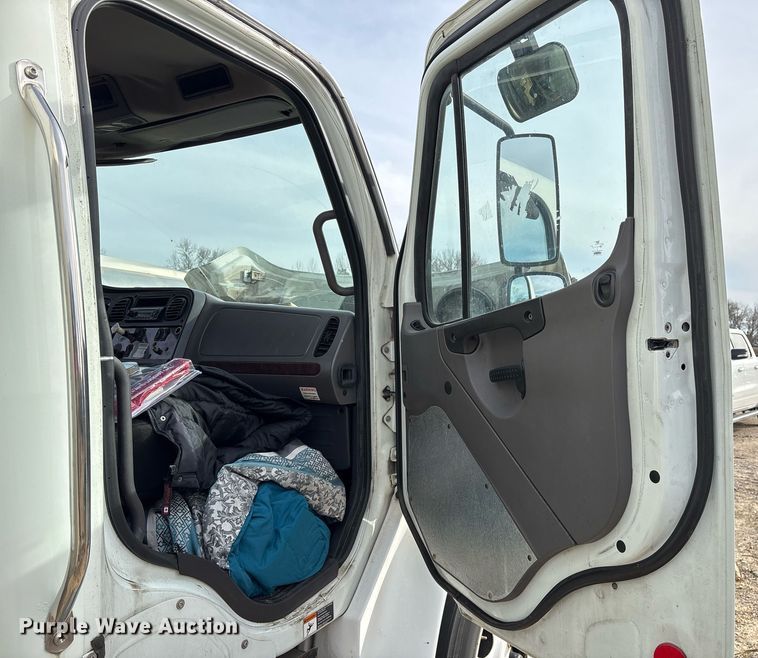 image for item OK9502 2013 Freightliner Business Class M2 box truck