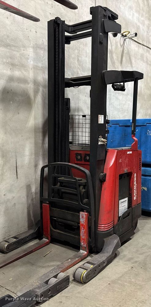 image for item DH9764 2009 Raymond 740 R35T order picker