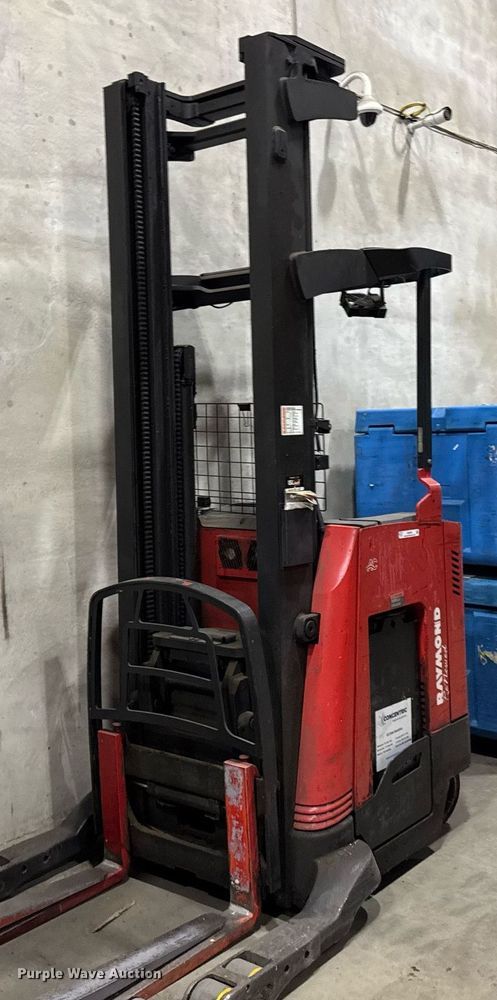 image for item DH9764 2009 Raymond 740 R35T order picker