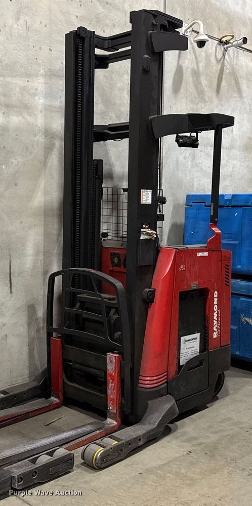 image for item DH9764 2009 Raymond 740 R35T order picker