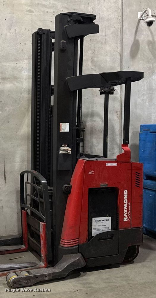 image for item DH9764 2009 Raymond 740 R35T order picker