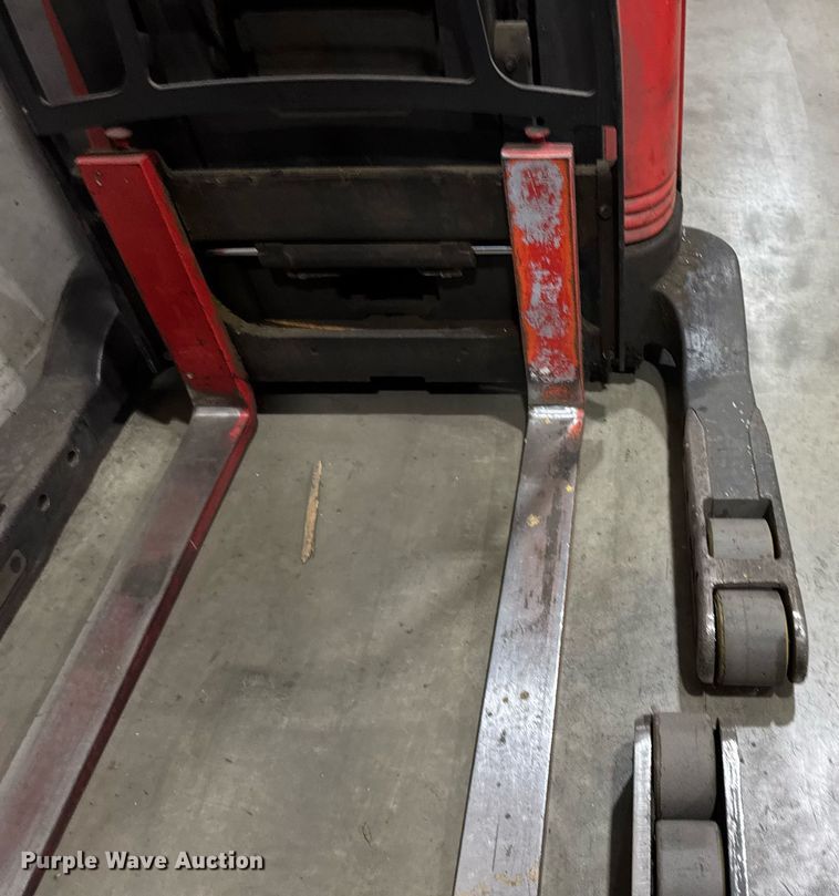 image for item DH9764 2009 Raymond 740 R35T order picker