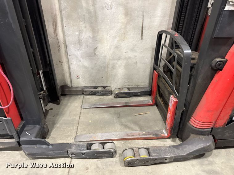 image for item DH9764 2009 Raymond 740 R35T order picker