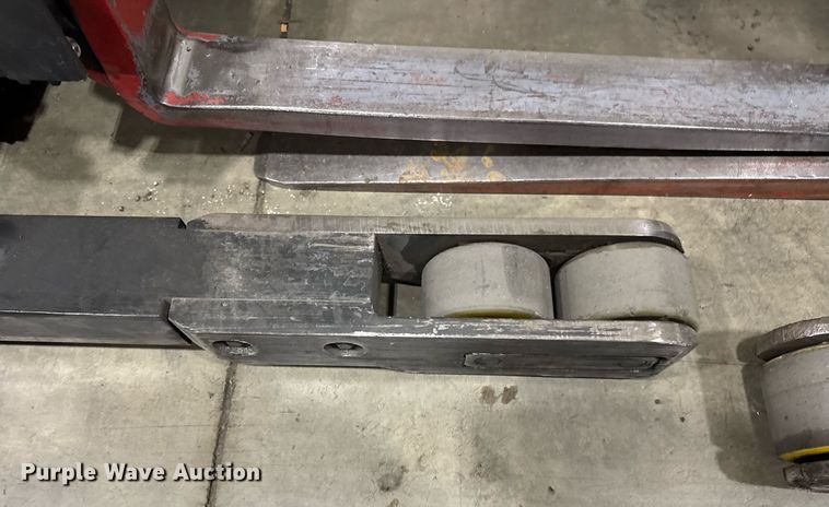 image for item DH9765 Raymond Easi R 30TT order picker