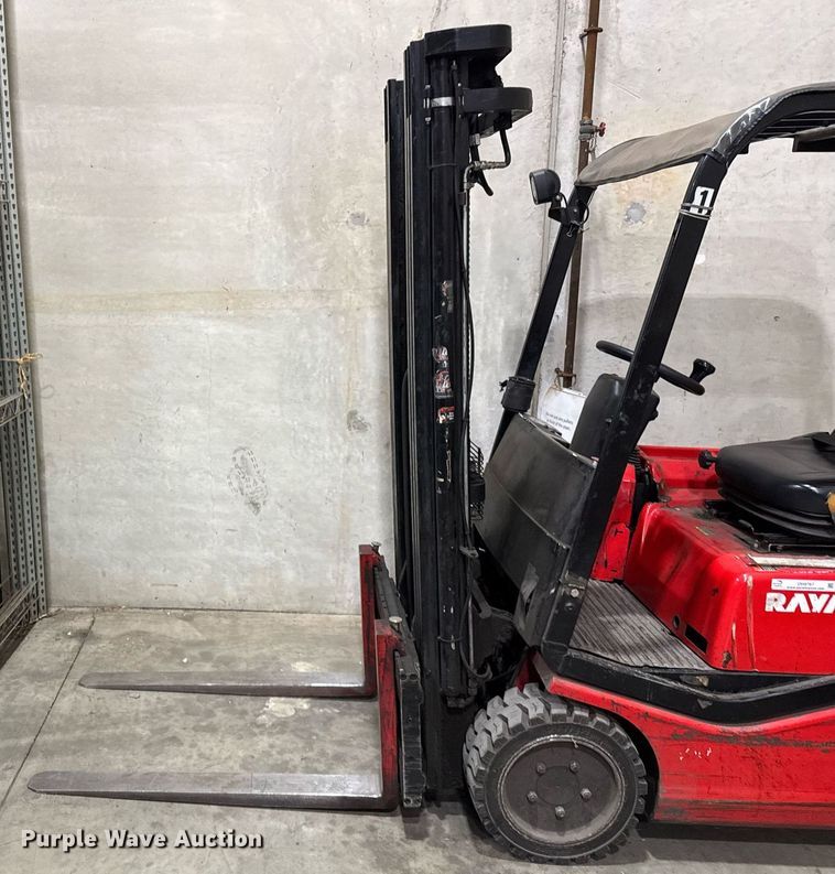 image for item DH9767 Raymond 440 C40 forklift