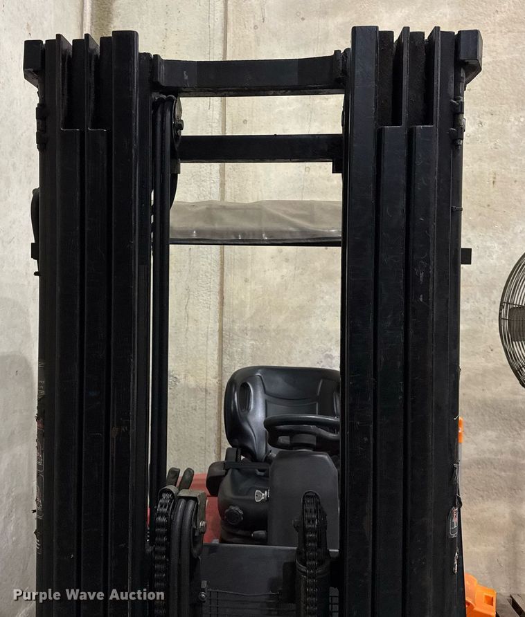 image for item DH9767 Raymond 440 C40 forklift
