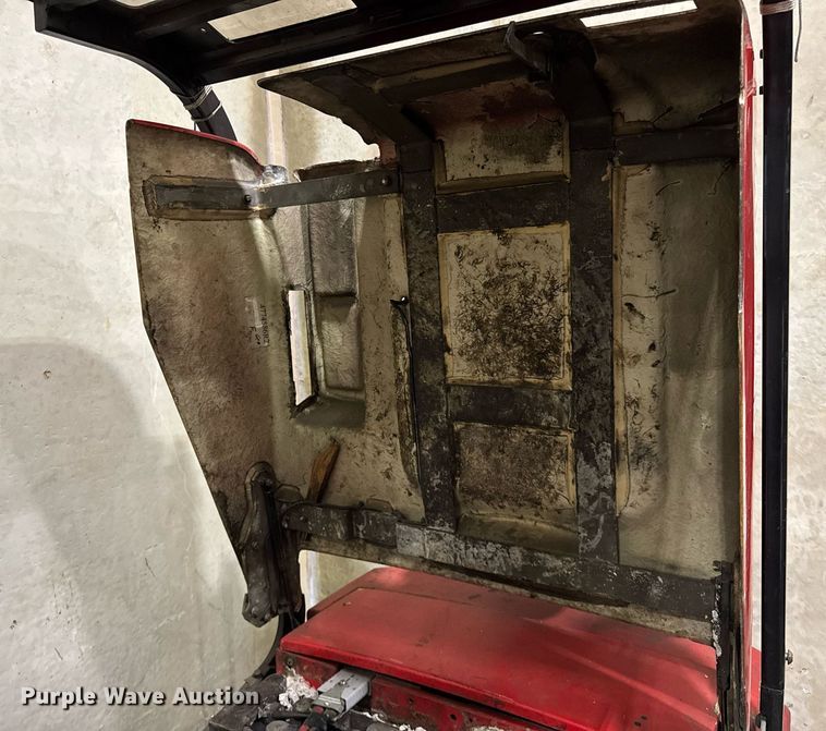 image for item DH9767 Raymond 440 C40 forklift