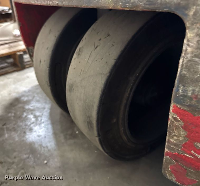 image for item DH9767 Raymond 440 C40 forklift