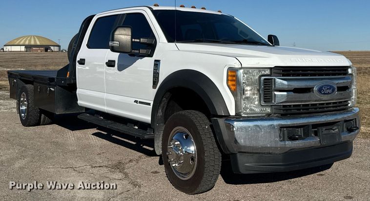 image for item DM5526 2019 Ford F550 Crew Cab flatbed truck