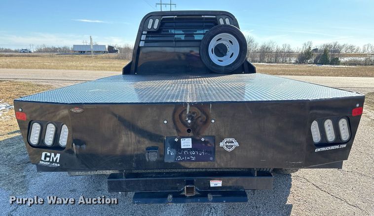 image for item DM5526 2019 Ford F550 Crew Cab flatbed truck