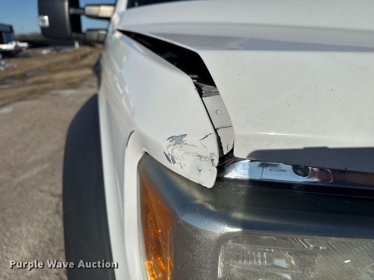 image for item DM5526 2019 Ford F550 Crew Cab flatbed truck