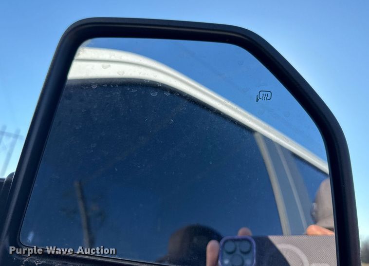 image for item DM5526 2019 Ford F550 Crew Cab flatbed truck