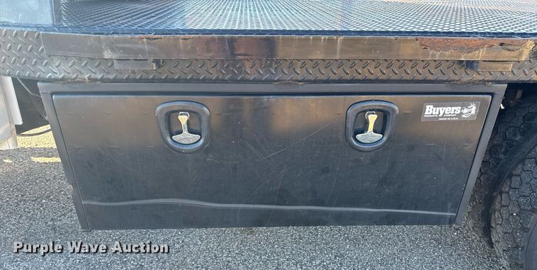 image for item DM5526 2019 Ford F550 Crew Cab flatbed truck