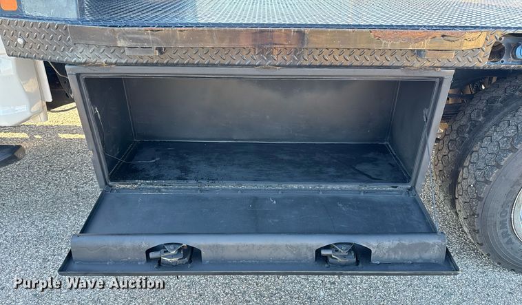 image for item DM5526 2019 Ford F550 Crew Cab flatbed truck