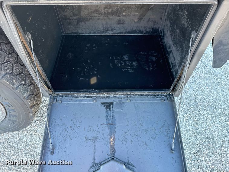 image for item DM5526 2019 Ford F550 Crew Cab flatbed truck