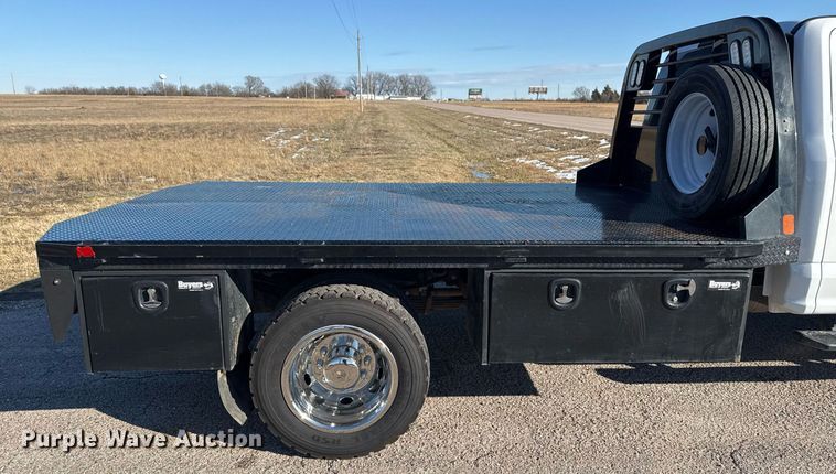 image for item DM5526 2019 Ford F550 Crew Cab flatbed truck