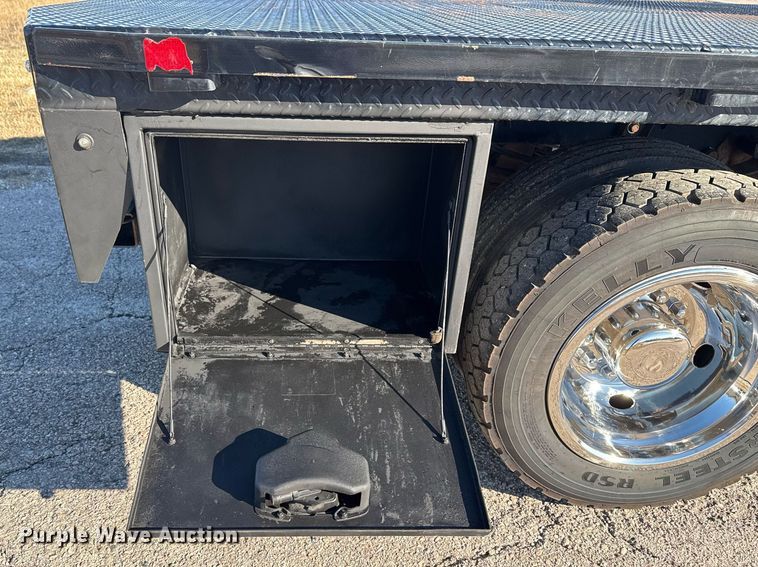 image for item DM5526 2019 Ford F550 Crew Cab flatbed truck