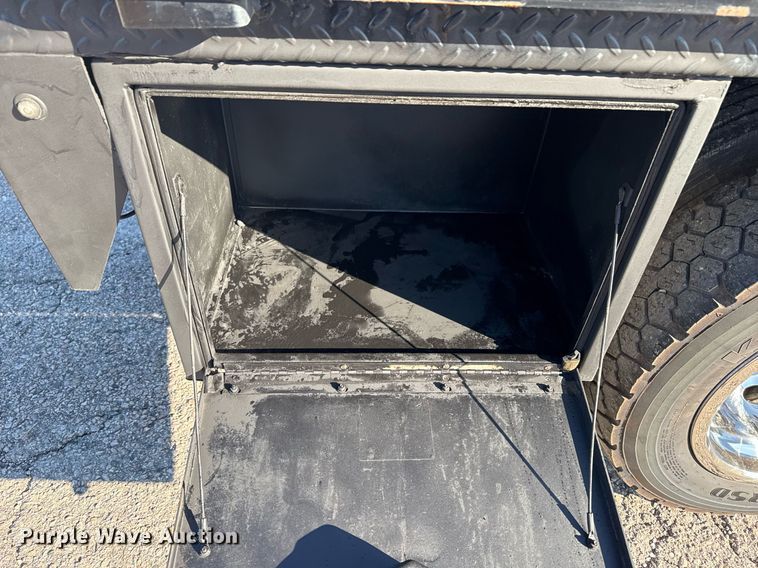 image for item DM5526 2019 Ford F550 Crew Cab flatbed truck