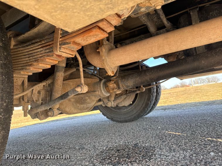 image for item DM5526 2019 Ford F550 Crew Cab flatbed truck