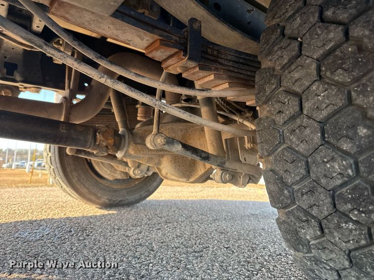 image for item DM5526 2019 Ford F550 Crew Cab flatbed truck