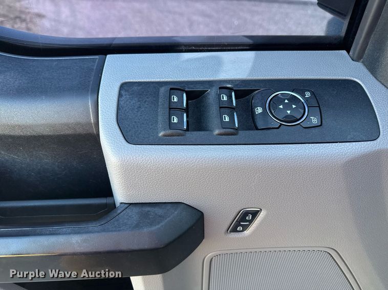 image for item DM5526 2019 Ford F550 Crew Cab flatbed truck