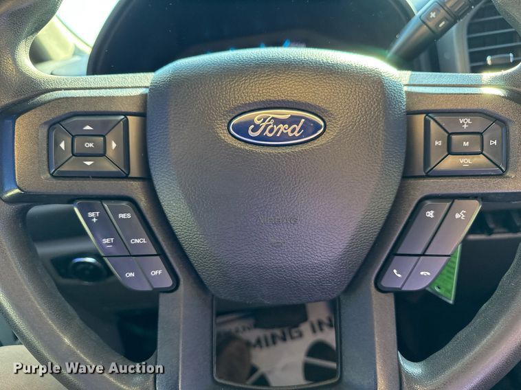 image for item DM5526 2019 Ford F550 Crew Cab flatbed truck