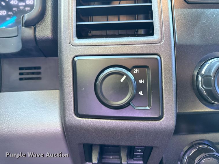 image for item DM5526 2019 Ford F550 Crew Cab flatbed truck