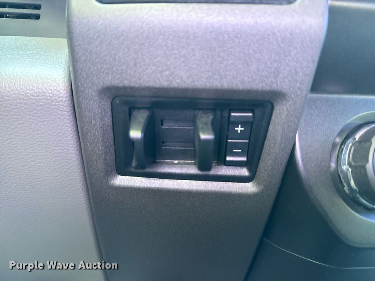 image for item DM5526 2019 Ford F550 Crew Cab flatbed truck