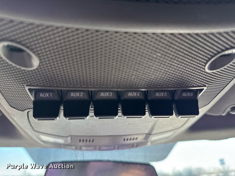 image for item DM5526 2019 Ford F550 Crew Cab flatbed truck