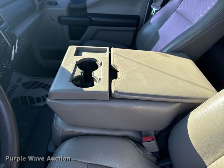 image for item DM5526 2019 Ford F550 Crew Cab flatbed truck