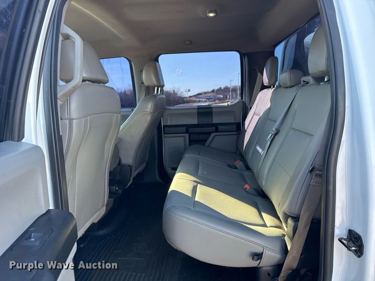 image for item DM5526 2019 Ford F550 Crew Cab flatbed truck