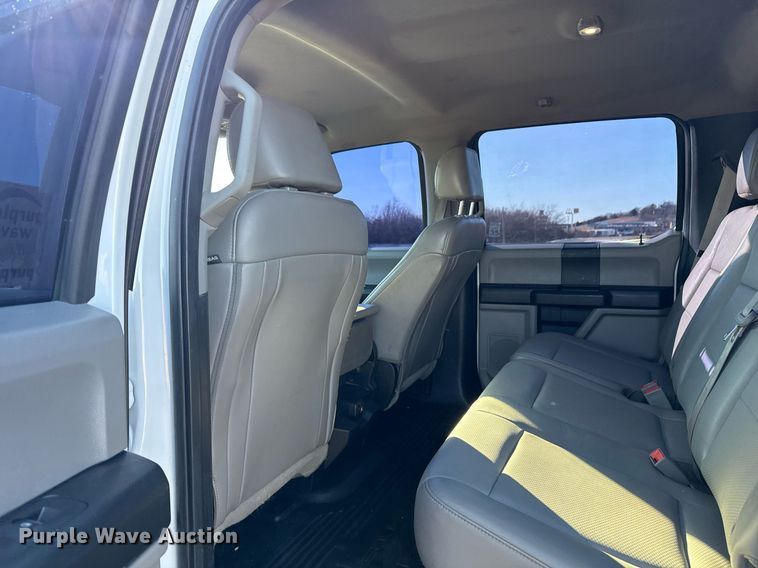 image for item DM5526 2019 Ford F550 Crew Cab flatbed truck