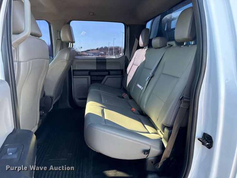 image for item DM5526 2019 Ford F550 Crew Cab flatbed truck