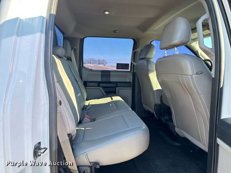 image for item DM5526 2019 Ford F550 Crew Cab flatbed truck