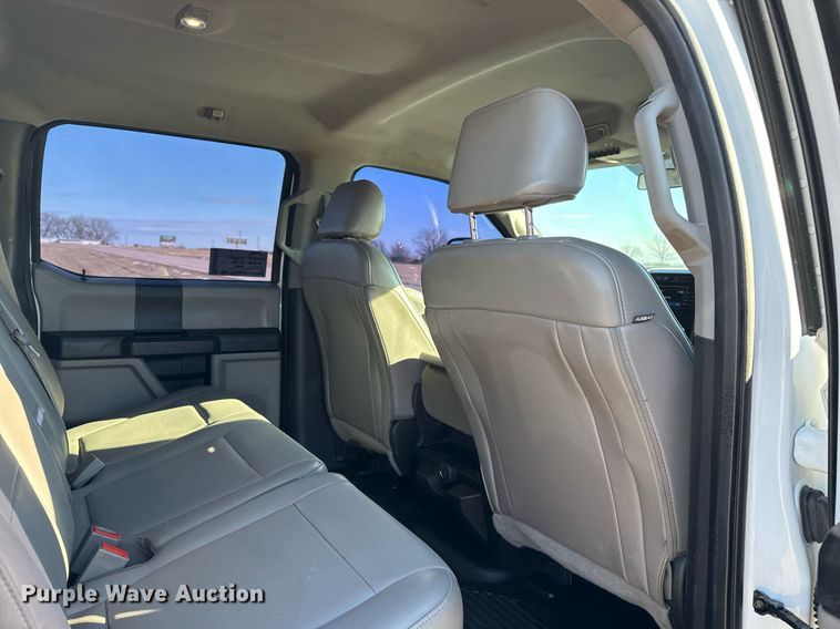 image for item DM5526 2019 Ford F550 Crew Cab flatbed truck