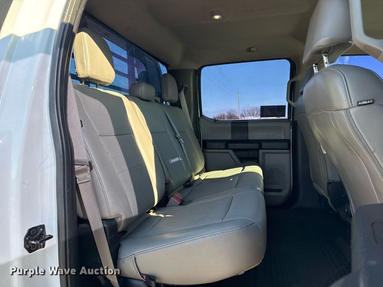 image for item DM5526 2019 Ford F550 Crew Cab flatbed truck