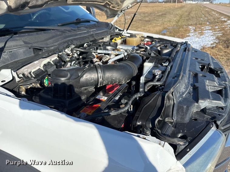 image for item DM5526 2019 Ford F550 Crew Cab flatbed truck