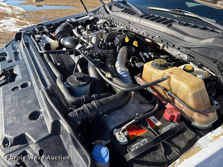 image for item DM5526 2019 Ford F550 Crew Cab flatbed truck