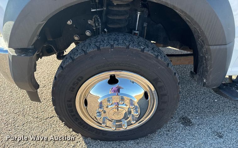 image for item DM5526 2019 Ford F550 Crew Cab flatbed truck