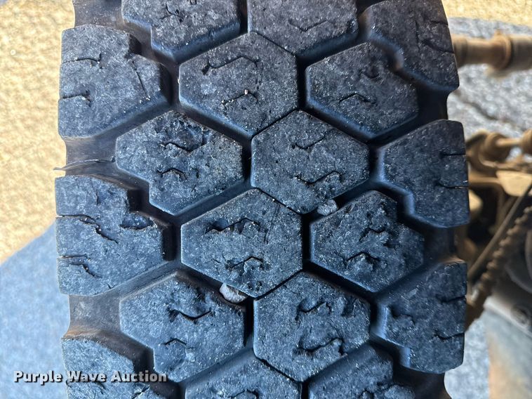 image for item DM5526 2019 Ford F550 Crew Cab flatbed truck