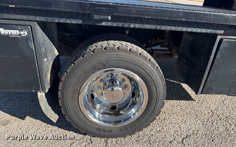 image for item DM5526 2019 Ford F550 Crew Cab flatbed truck