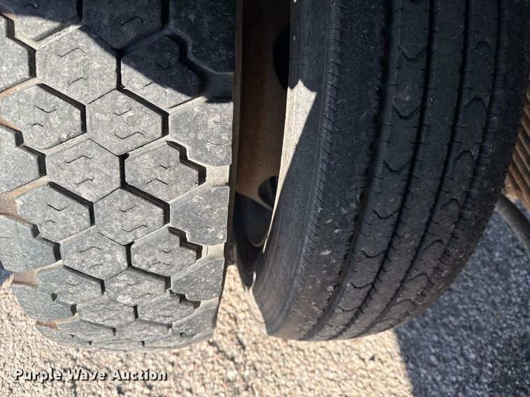 image for item DM5526 2019 Ford F550 Crew Cab flatbed truck