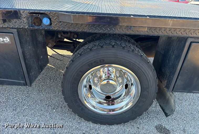 image for item DM5526 2019 Ford F550 Crew Cab flatbed truck