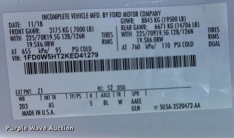 image for item DM5526 2019 Ford F550 Crew Cab flatbed truck