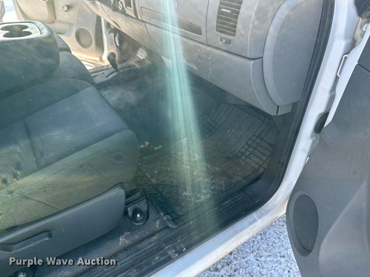 image for item DN0941 2011 Chevrolet Silverado 1500 utility bed pickup truck