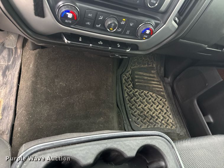 image for item DO0210 2017 GMC Sierra 1500 Crew Cab pickup truck