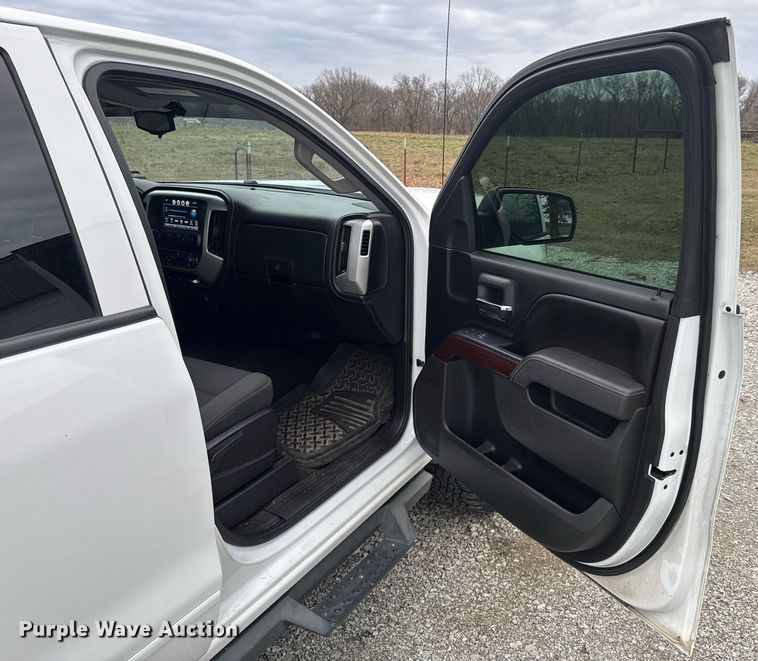 image for item DO0210 2017 GMC Sierra 1500 Crew Cab pickup truck