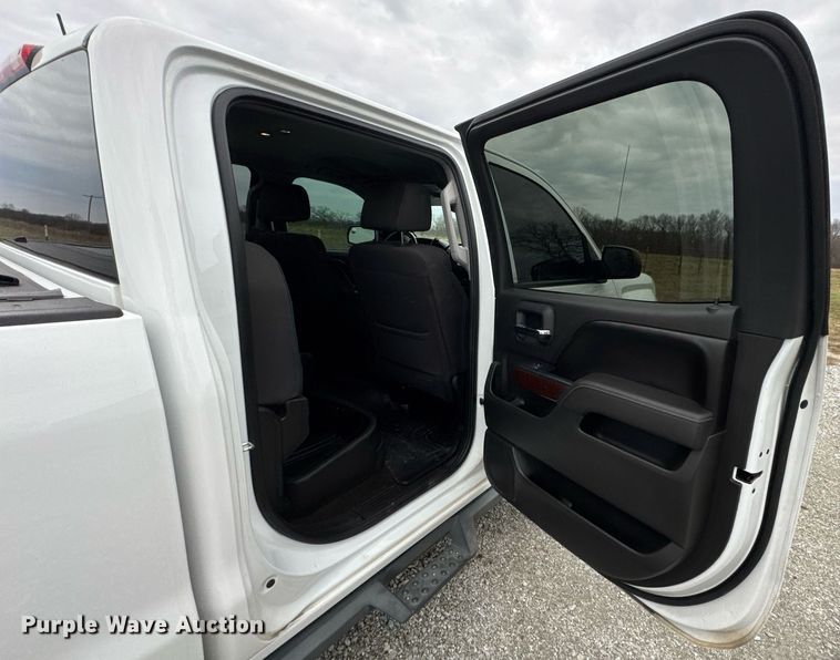 image for item DO0210 2017 GMC Sierra 1500 Crew Cab pickup truck