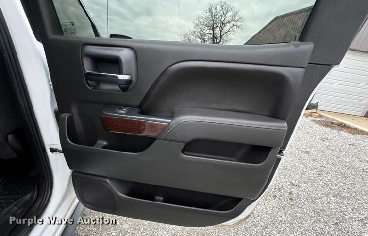 image for item DO0210 2017 GMC Sierra 1500 Crew Cab pickup truck