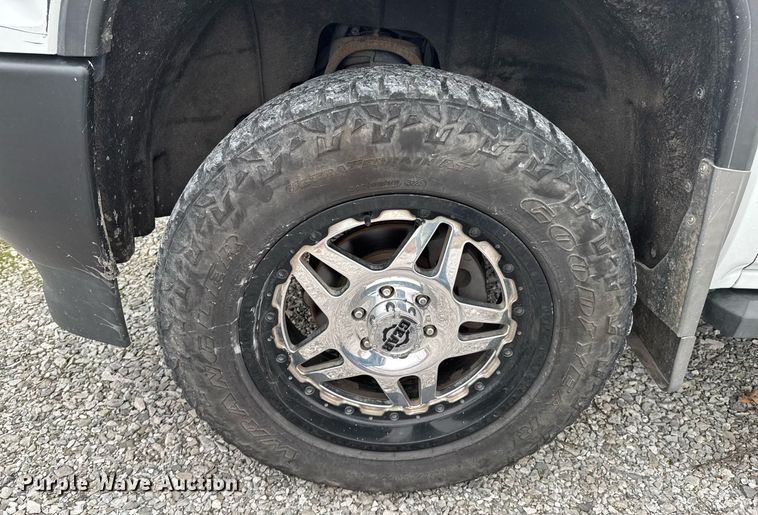 image for item DO0210 2017 GMC Sierra 1500 Crew Cab pickup truck